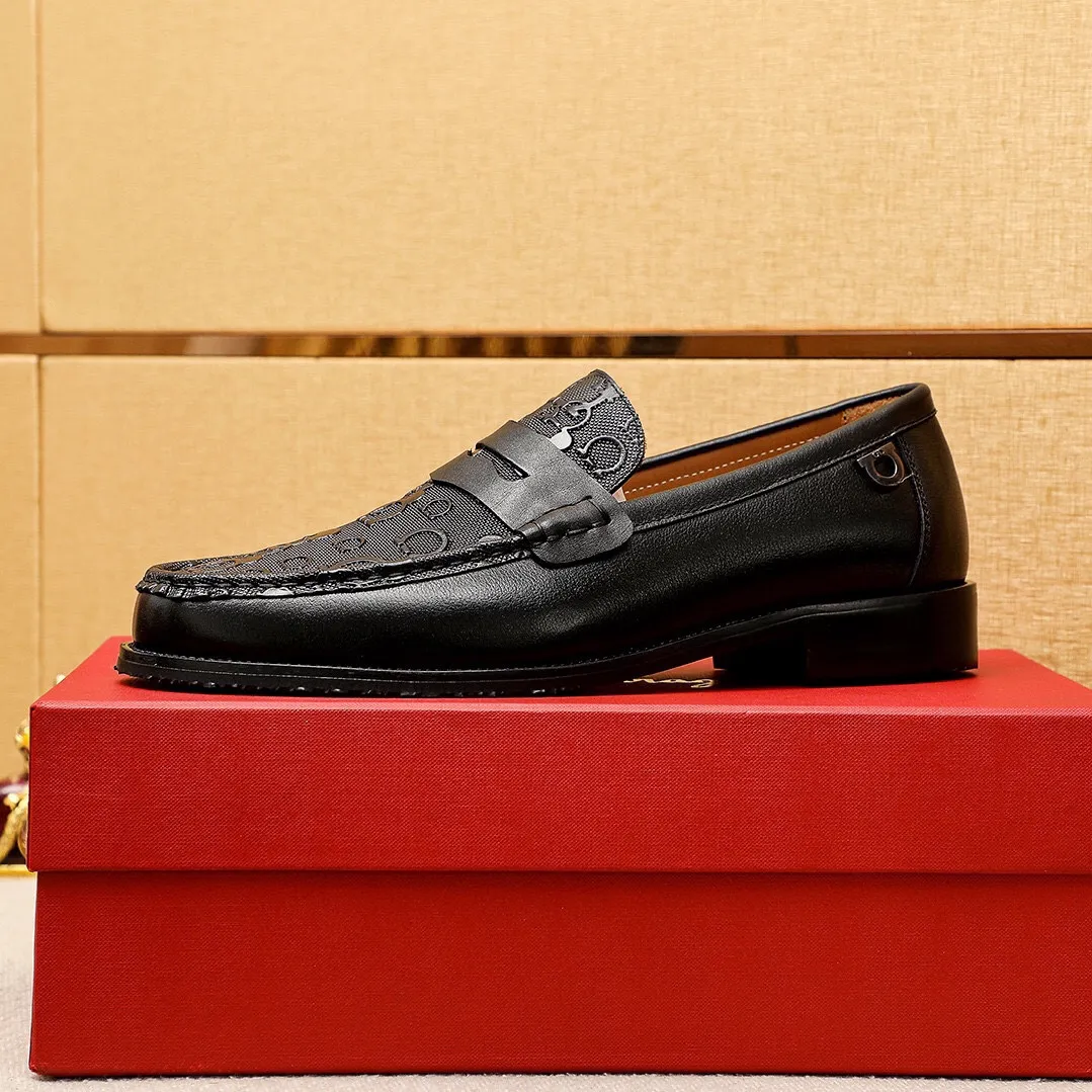 Men's shoes 💰462 💐 Product trademark: Ferragamo "Ferragamo" casual leather shoes Regular size: 38-44 (45.46🉑️customized) Product materials: Selected imported first-layer calfskin embossed upper, imported water-dyed cowhide leather lining. Strong three-dimensional visual effect, combined outsole Color: 1⃣️color optional